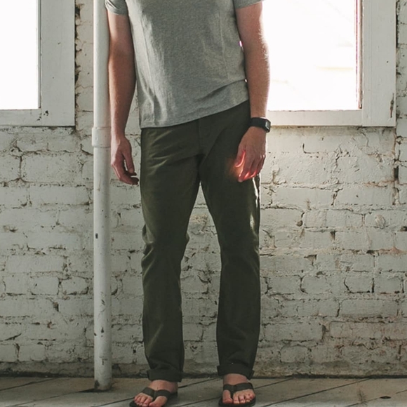 Taylor Stitch Democratic Chino in Organic Olive - Picture 3 of 7